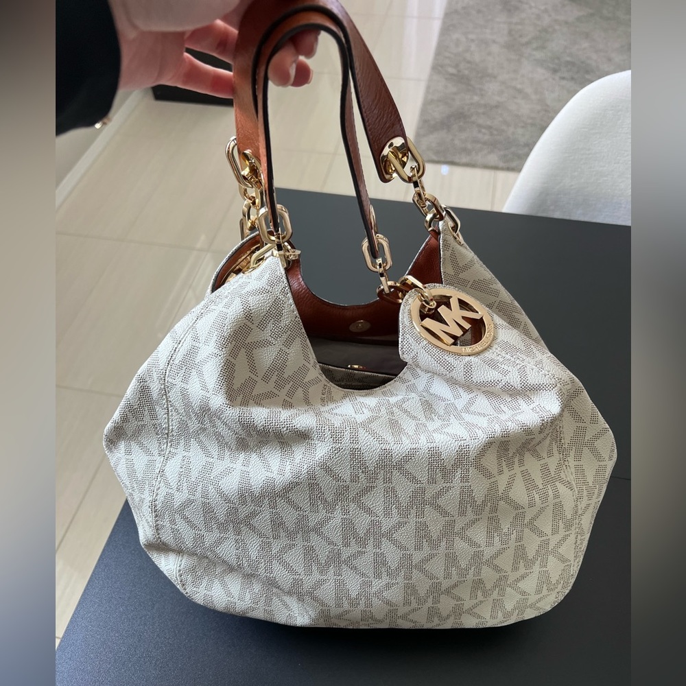 Michael kors purse